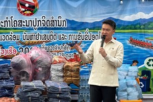 ທ່ານ ທອງລີ ສີສຸລິດ ຢ້ຽມຢາມໃຫ້ກຳລັງໃຈອາສາສະໝັກຊາວໜຸ່ມຕະລຸມບອນໃນງານບຸນຊ່ວງເຮືອ ທີ່ນະຄອນປາກເຊ