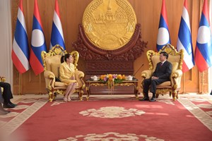  ປະທານປະເທດ ຕ້ອນຮັບ ນາຍົກລັດຖະມົນຕີໄທ ເຂົ້າຢ້ຽມຂ່ຳນັບ