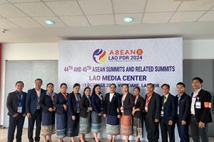 ລັດຖະມົນຕີ ຖວທ ຢ້ຽມຢາມສູນຂ່າວສື່ມວນຊົນ ທີ່ຮັບໃຊ້ກອງປະຊຸມຍຸດຍອດອາຊຽນ