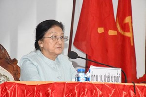 ຮອງປະທານປະເທດ ພົບປະໂອ້ລົມພະນັກງານຫຼັກແຫຼ່ງ ແລະ ປະຊາຊົນເມືອງພຽງ