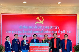 ຢູນີເທວມອບເງິນ 1,2 ຕື້ກີບ ຊຸກຍູ້ກອງປະຊຸມໃຫຍ່ ຄັ້ງທີ XII ຂອງພັກ