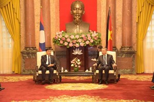 ສະຫາຍ ທອງລຸນ ສີສຸລິດ ພົບປະກັບ ສະຫາຍ ໂຕເລິມ ປະທານປະເທດ ແລະ ສະຫາຍ ຟ້າມມິງຈິງ ນາຍົກລັດຖະມົນຕີ ແຫ່ງ ສສ ຫວຽດນາມ