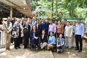 ທ່ານ ນາງ ແທມມີ້ ດັກຫວອດສະມາຊິກວຸດທິສະພາ ອາເມຣິກາ ພ້ອມດ້ວຍຄະນະຢ້ຽມຢາມເມືອງວັງວຽງ