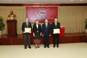 ສະຖານທູດລາວຈັດພິທີມອບ-ຮັບໃບຢັ້ງຢືນໜ່ວຍພັກປອດໃສເຂັ້ມແຂງໜັກແໜ້ນ ປະຈຳປີ 2023