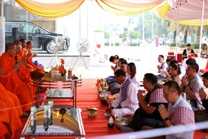 ສູນການຄ້າວຽງຈັນເຊັນເຕີ້ ໃສ່ບາດສະຫຼອງຄົບຮອບ9ປີ