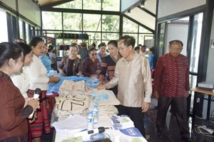 ສາລະວັນ ເປີດວາງສະແດງ ແລະ ຈຳໜ່າຍຜະລິດຕະພັນ ຂອງແມ່ຍິງ