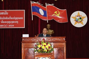 ຮອງນາຍົກລັດຖະມົນຕີ ໂອ້ລົມຜູ້ແທນສະຫະພັນນັກຮົບເກົ່າແຫ່ງຊາດ.