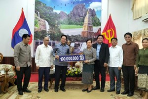 ກະຊວງ ຮສສ ມອບເງິນ 100 ລ້ານກີບ ໃຫ້ກອງທຶນໄພພິບັດ