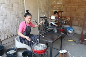 ນໍາໃຊ້ເສັ້ນໄໝຄຸນນະພາບສູງເຂົ້າໃນການຜະລິດຫັດຖະກຳແພງໄໝ