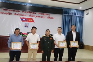 ທະຫານແຂວງບໍ່ແກ້ວ ມອບໃບສົມມະນາບຸນຄຸນໃຫ້ພາກສ່ວນຕ່າງໆ