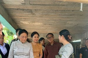 ຮອງປະທານປະເທດລົງຢ້ຽມຢາມກຸ່ມຜະລິດຕະພັນໂອດັອບ ຂອງເມືອງບາຈຽງຈະເລີນສຸກ