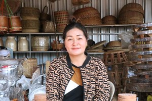 ຂາຍເຄື່ອງຫັດຖະກຳຈັກສານສ້າງລາຍຮັບສູ່ຄອບຄົວ