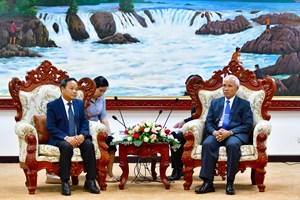 ຫົວໜ້າ ຄອສພ ຕ້ອນຮັບ ຮອງບັນນາທິການໃຫຍ່ໜັງສືພິມ ເຍິນເຢິນ