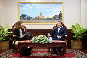 ທ່ານ ທອງຜ່ານ ສະຫວັນເພັດ ຕ້ອນຮັບທີ່ປຶກສາ ລມຕ ຕ່າງປະເທດການາດາ