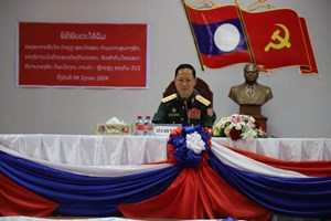 ຫົວໜ້າກົມໃຫຍ່ເສນາທິການກອງທັບ ພົບປະໂອ້ລົມພະນັກງານຫຼັກແຫຼ່ງກົມ 213