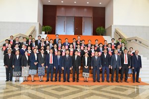 ຫສພ ປິດຊຸດຮຽນທິດສະດີການເມືອງຂັ້ນຕົ້ນຊຸດທີ II