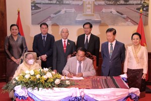 ຄວາມຮູ້ສຶກຂອງ ທ່ານ ບຸນທອງ ຈິດມະນີ ຕໍ່ງານວາງສະແດງຮູບພາບຊີວິດ  ແລະ ການເຄື່ອນໄຫວປະຕິວັດ ຂອງ ປະທານ ຄໍາໄຕ ສີພັນດອນ