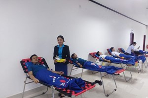 ພະນັກງານຂົງເຂດທະນາຄານຮ່ວມກັນບໍລິຈາກເລືອດຊ່ວຍເຫຼືອສັງຄົມ