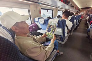 ອ່ານປຶ້ມຕາມທາງລົດໄຟລາວ-ຈີນ