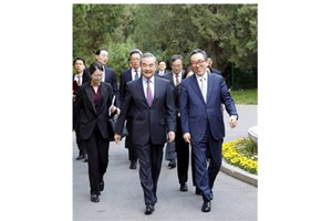 ທ່ານຫວາງຢີ້ພົບປະກັບລັດຖະມົນຕີກະຊວງການຕ່າງປະເທດ ສເກົາຫຼີ