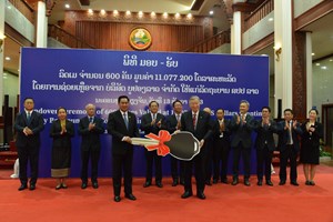 ບໍລິສັດ ບູຢອງລາວ ມອບລົດເມ 600 ຄັນ ໃຫ້ແກ່ລັດຖະບານ ສປປ ລາວ