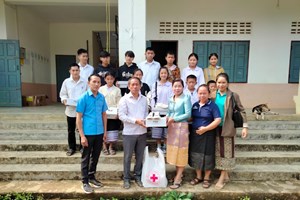 ອົງການກາແດງ ແຂວງຫຼວງນໍ້າທາ ມອບເຄື່ອງໃຫ້ນ້ອງນັກຮຽນຜູ້ຂາດເຂີນ 3 ໂຮງຮຽນ 