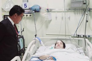 ທູດລາວ ຢ້ຽມຢາມແຮງງານລາວທີ່ໄດ້ຮັບບາດເຈັບ