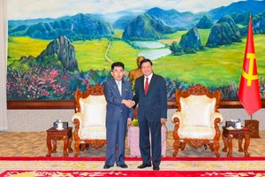 ສະຫາຍເລຂາທິການໃຫຍ່ ຕ້ອນຮັບ ຄະນະຜູ້ແທນຂັ້ນສູງພັກແຮງງານເກົາຫຼີ