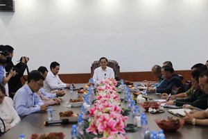 ທ່ານນາຍົກລັດຖະມົນຕີ ເຄື່ອນໄຫວຊີ້ນໍາວຽກງານ ຢູ່ເມືອງສິງ