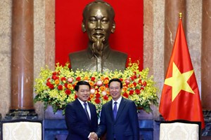 ສະຫາຍ ສະເຫຼີມໄຊ ກົມມະສິດ ຢ້ຽມຂໍ່ານັບການນໍາຂັ້ນສູງຫວຽດນາມ