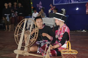 ມສ ເມືອງເງິນ ປະກວດສິລະປະວັນນະຄະດີ 