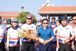 ຄາຣາວານລົດຖີບມິດຕະພາບ 2 ແຜ່ນດິນສະຫວັນນະເຂດ-ມຸກດາຫານ