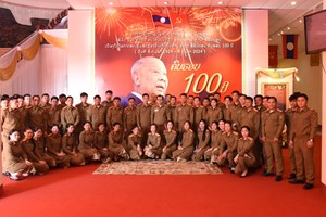 ຊາວໜຸ່ມກົມໃຫຍ່ການເມືອງ ປກສ ຢ້ຽມຊົມຮູບພາບຊີວິດ ແລະ ການເຄື່ອນໄຫວປະຕິວັດຂອງປະທານ ຄໍາໄຕ ສີພັນດອນ