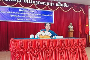 ເຈົ້າແຂວງຫົວພັນໂອ້ລົມ ພະນັກງານຫຼັກແຫຼ່ງຂອງເມືອງສົບເບົາ