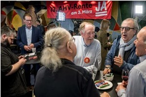 ສະວິດ ສະໜັບສະໜູນການເພີ່ມເງິນບຳນານເປັນ 13 ເດືອນ