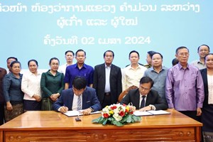 ມອບ-ຮັບ ໜ້າທີ່ ຫົວໜ້າຫ້ອງວ່າການແຂວງຄໍາມ່ວນ