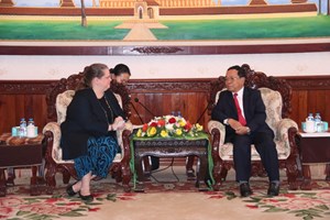 ທ່ານຄຳພັນພົມມະທັດຕ້ອນຮັບທູດອາເມຣິກາເຂົ້າຢ້ຽມຂໍ່ານັບ