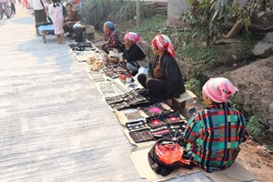 ງານຕະຫຼາດນັດບ້ານມິດຕະພາບຂອງປະຊາຊົນຢູ່ລຽບຕາມຊາຍແດນ ລາວ-ຈີນ ຄັ້ງທີ 1