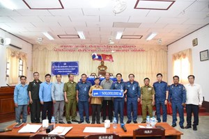 ມອບ-ຮັບເງິນ ສ້ອມແປງສູນບຳບັດຜູ້ເສບຢາເສບຕິດ ຢູ່ເມືອງຂວາ 