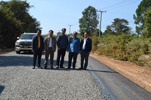 ຮອງເຈົ້າແຂວງສະຫວັນນະເຂດ ຕິດຕາມຄວາມຄືບໜ້າໂຄງການສ້ອມແປງເສັ້ນທາງເຊື່ອມຈອດວົງຈອນການທ່ອງທ່ຽວ