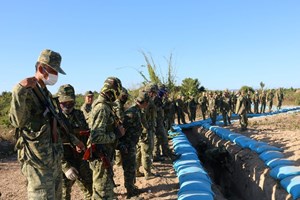 ເຫຼົ່າຮົບຕີພິເສດ ສຸມໃສ່ຫັດແອບຊ້ອມຮົບຢູ່ພາກສະໜາມ