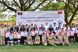 ກອງທຶນເພື່ອພັດທະນາຊົນນະບົດ ສປ ຈີນ ຊ່ວຍເຫຼືອດ້ານອຸປະກອນການສຶກສາຢູ່ ສປປ ລາວ