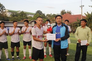 ປິດການແຂ່ງຂັນກິລາເຕະບານຊາຍ ຊີງຂັນທ່ານເຈົ້າເມືອງໆແບງ