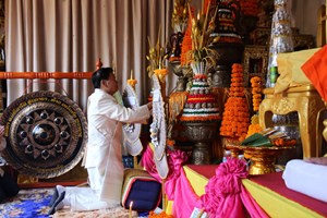 ການນຳພັກ-ລັດ ແລະ ມວນຊົນຮ່ວມໃສ່ບາດໃນງານບຸນນະມັດສະການພະທາດຫຼວງ