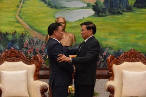 ສະຫາຍ ທອງລຸນ ສີສຸລິດ ຕ້ອນຮັບຄະນະຜູ້ແທນ ນະຄອນຫຼວງຮ່າໂນ້ຍ