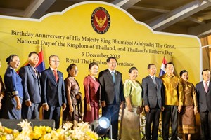 ທູດໄທ ປະຈຳ ສປປ ລາວ ຈັດງານລ້ຽງ ສະຫຼອງວັນຄ້າຍວັນພະບໍຣົມຣາດຊະສົມພົບຂອງພະບາດສົມເດັດພະບໍຣົມຊະນະກາທິເບດ ມະຫາພູມິພົນອະດຸນຍະເດດມະຫາຣາດ ບໍຣົມມະນາດບໍພິດວັນຊາດ ແລະ ວັນພໍ່ແຫ່ງຊາດ