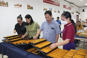 ຟ້າໃສການແວ່ນ ກວດສຸຂະພາບສາຍຕາບໍ່ເສຍຄ່າ ໃຫ້ພະນັກງານໜັງສືພິມ ປະຊາຊົນ