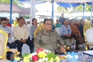 ເມືອງໄຊຍະເປີດງານຕະຫຼາດນັດໃນງານບຸນອອກພັນສາປະວໍລະນາແລະບຸນຊ່ວງເຮືອ