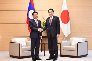  ທ່ານ ສະເຫຼີມໄຊ ກົມມະສິດ ເຂົ້າຢ້ຽມຂ່ຳນັບ ນາຍົກລັດຖະມົນຕີຍີ່ປຸ່ນ