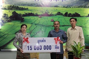 ບໍລິສັດ ທີທີພີ ພາວເວີ ຈຳກັດ ສະໜັບສະໜູນ15 ລ້ານ ງານຊ່ວງເຮືອເມືອງເງິນ